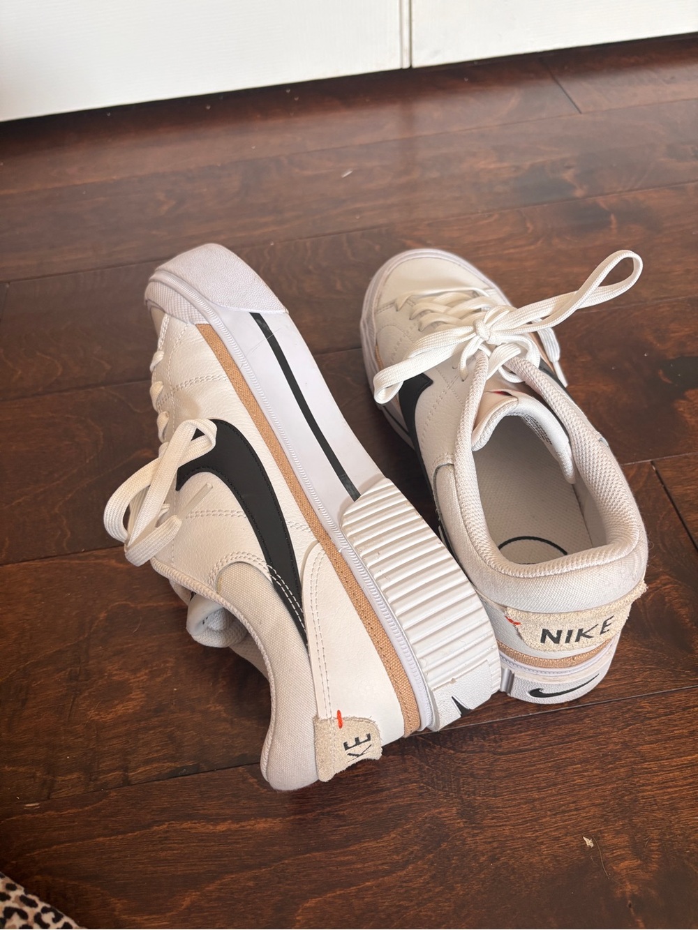 White Nike Sneakers - Size 10 - Picture 3 of 4